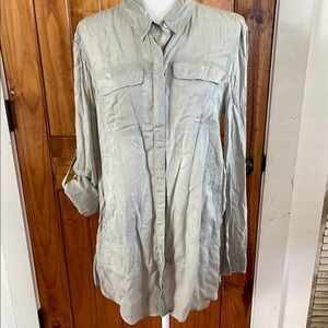 Holding Horses Anthropologie Button-Up Shirt Tunic Sage Green Neutral Small